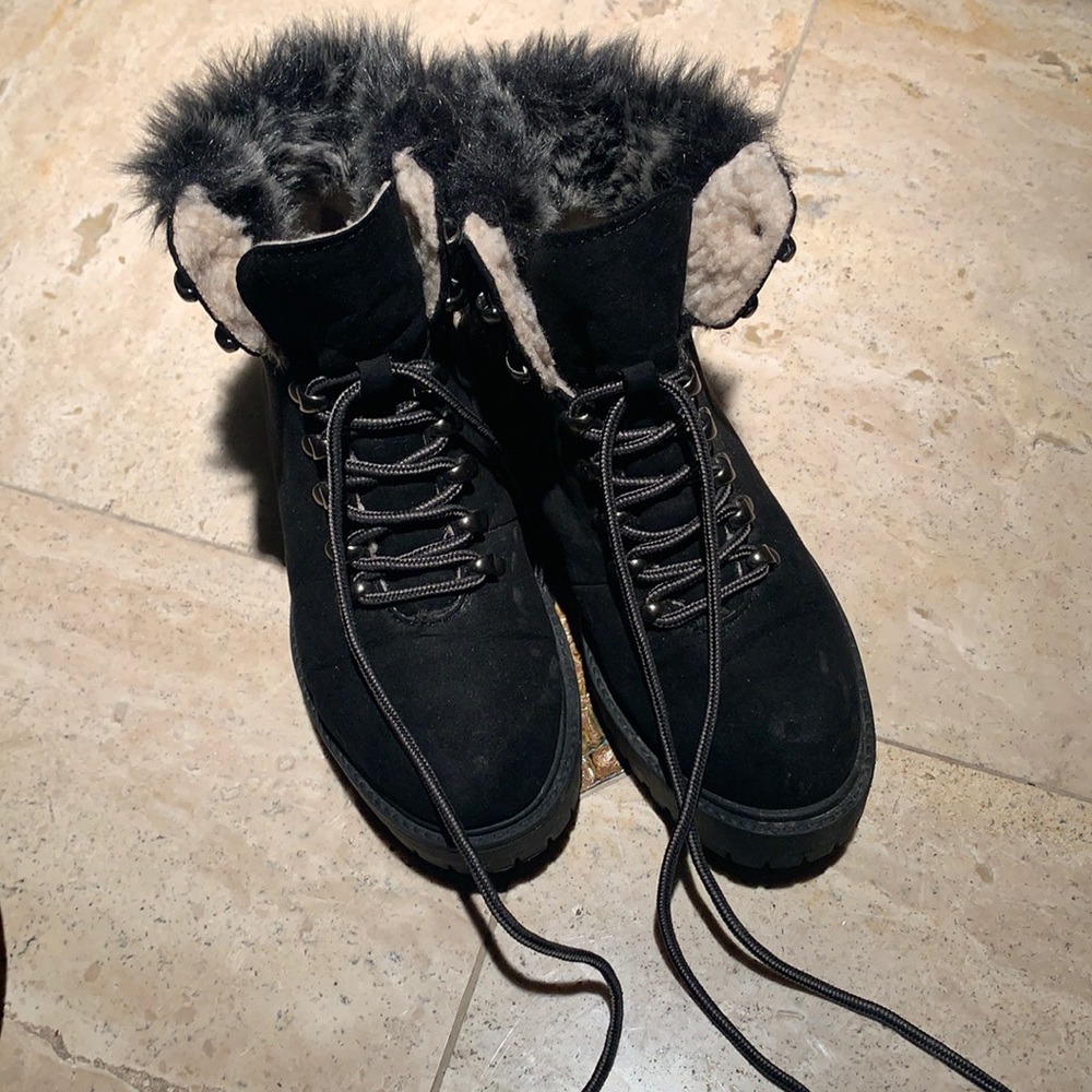 Women’s boots 6